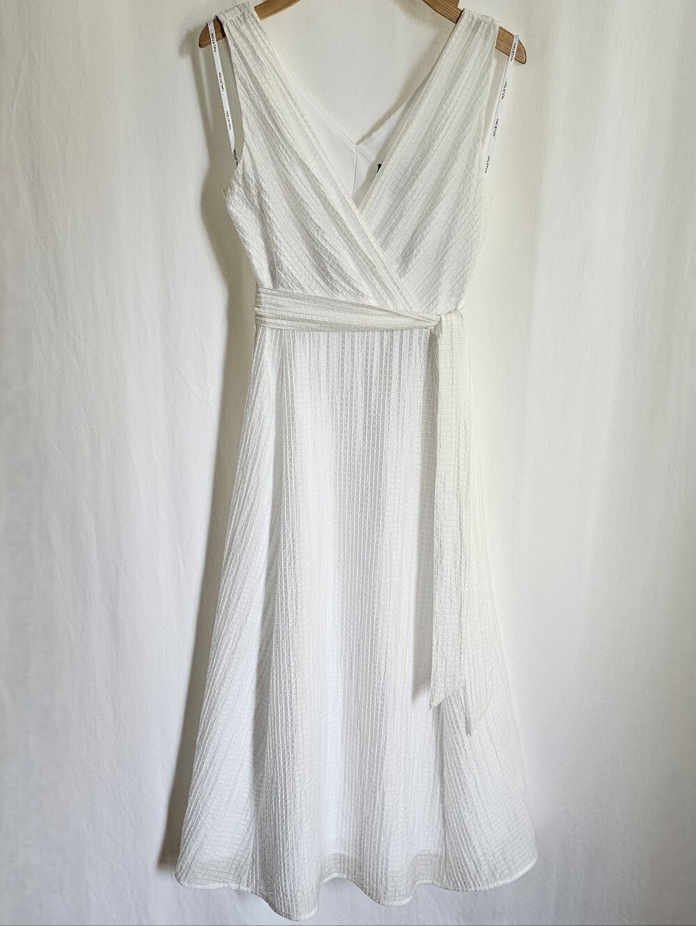 Halston White Sleeveless Seersucker Belted Flare Midi Dress - Picture 2 of 16
